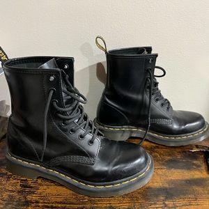 Size 6 Women lightly worn Dr. Martens